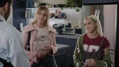 thumbnail - S1:E7 One of Us