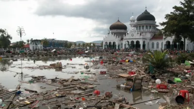 thumbnail - S1:E1 The Wave