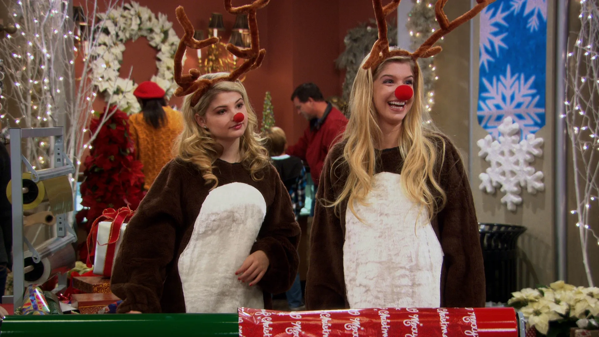 thumbnail - S1:E20 sANTa's little helpers