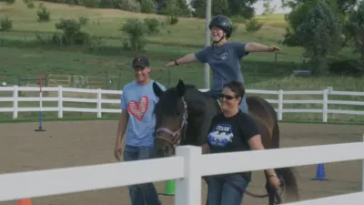 thumbnail - S5:E3 A Real Dog & Pony Show