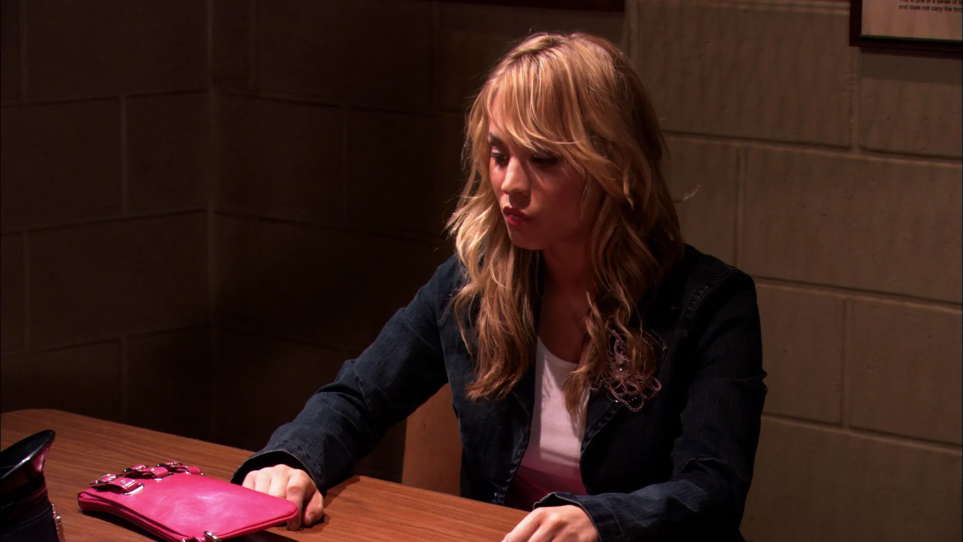 thumbnail - S2:E17 Mall in the Family