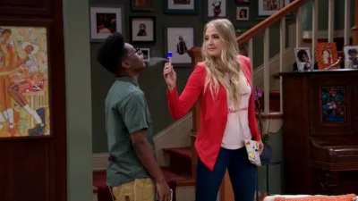 thumbnail - S3:E9 Keep On Truckin'