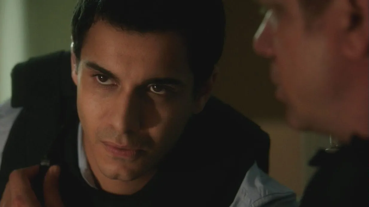 thumbnail - S3:E4 Mob Mentality