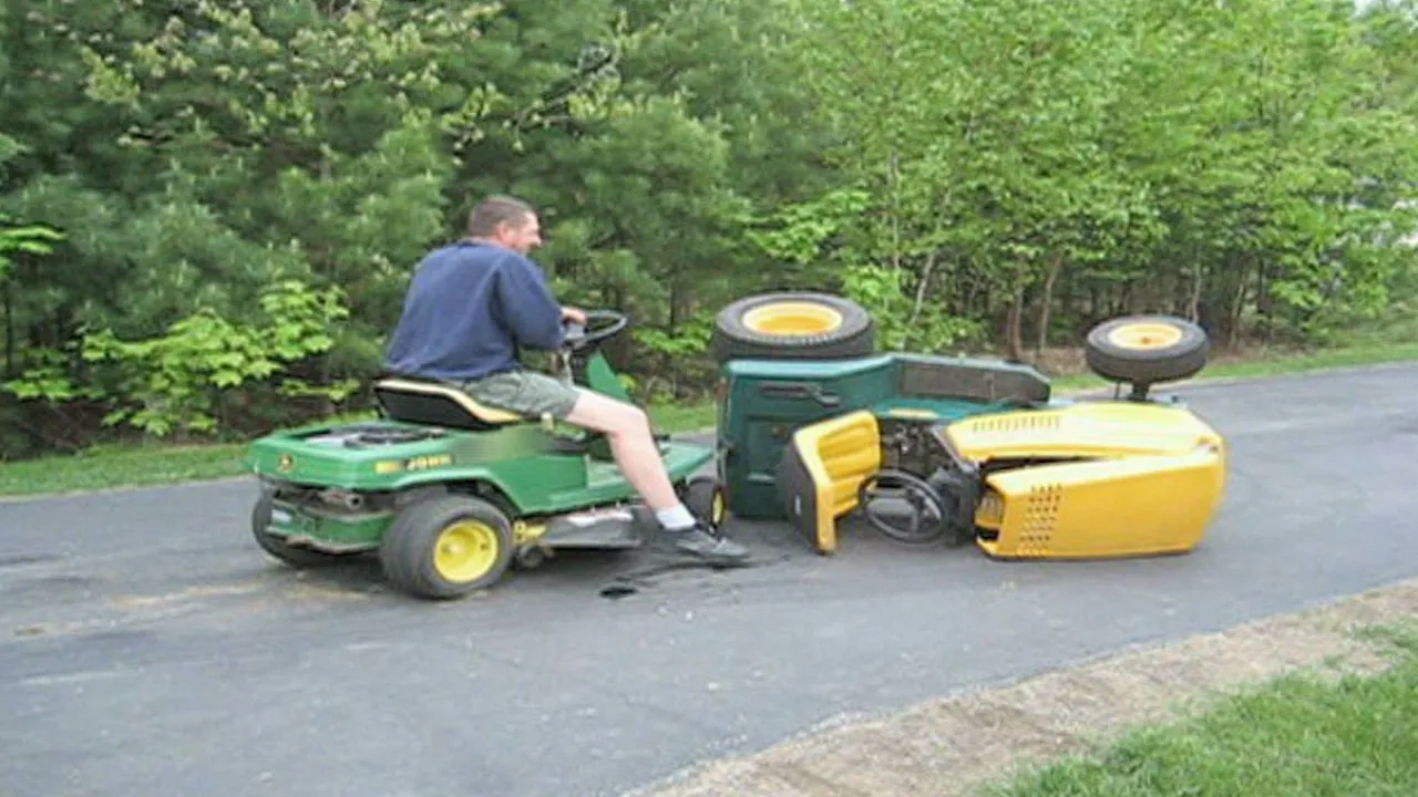 thumbnail - S18:E20 Those Marvelous Mutts, The Teen Machine, and Summertime Fun