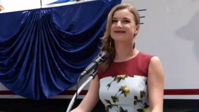 thumbnail - S4:E1 Renaissance