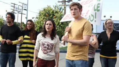 thumbnail - S4:E10 Bee Story