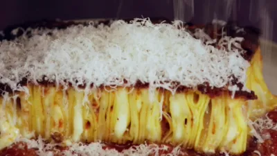 thumbnail - S3:E5 Live Laugh Lasagna