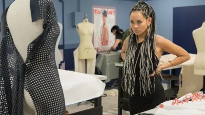 thumbnail - S7:E4 Of Corsets Fashion