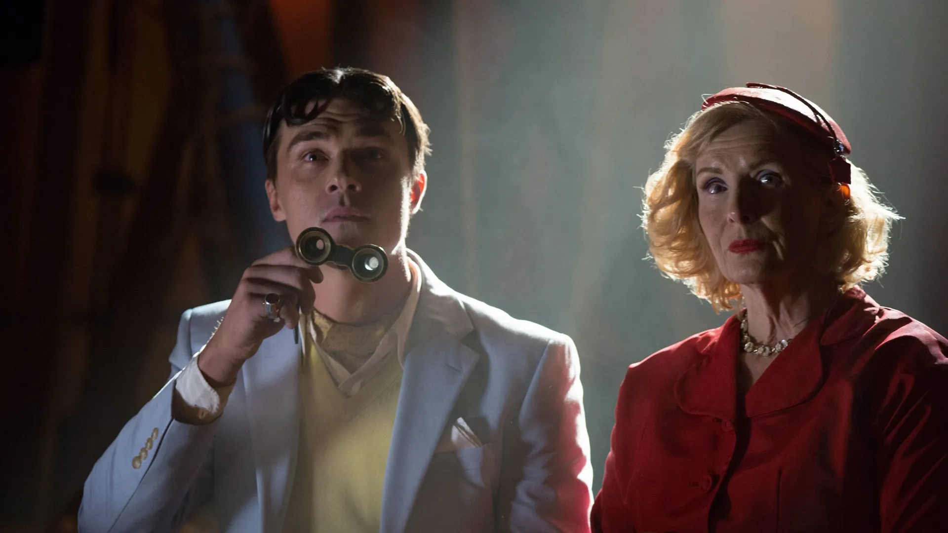 thumbnail - S4:E1 Freak Show: Monsters Among Us