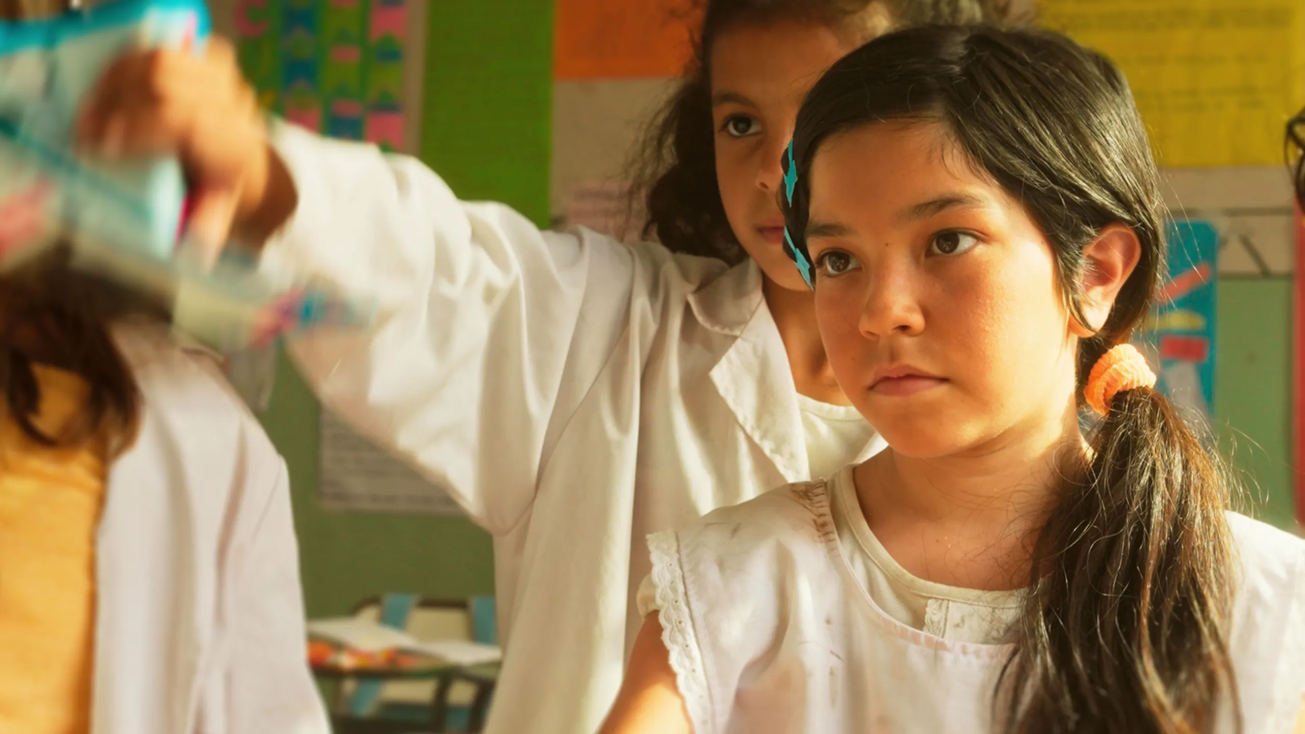 Una flor en el barro