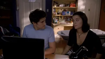 thumbnail - S3:E3 Electric Kiss