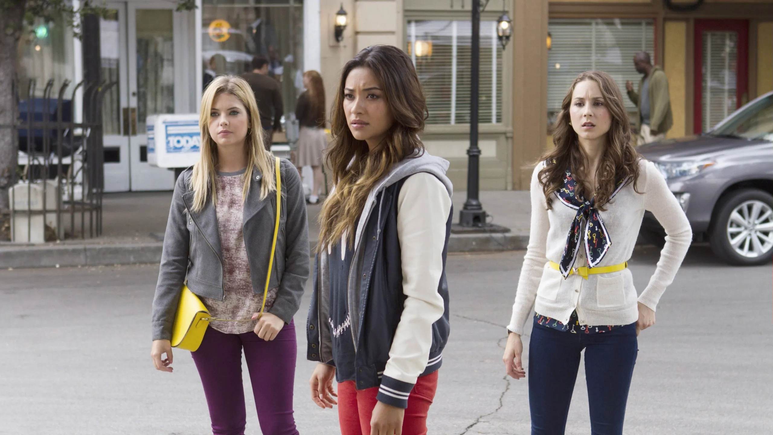 thumbnail - S4:E12 Now You See Me, Now You Don’t