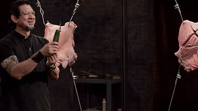 thumbnail - S3:E12 The Zweihander