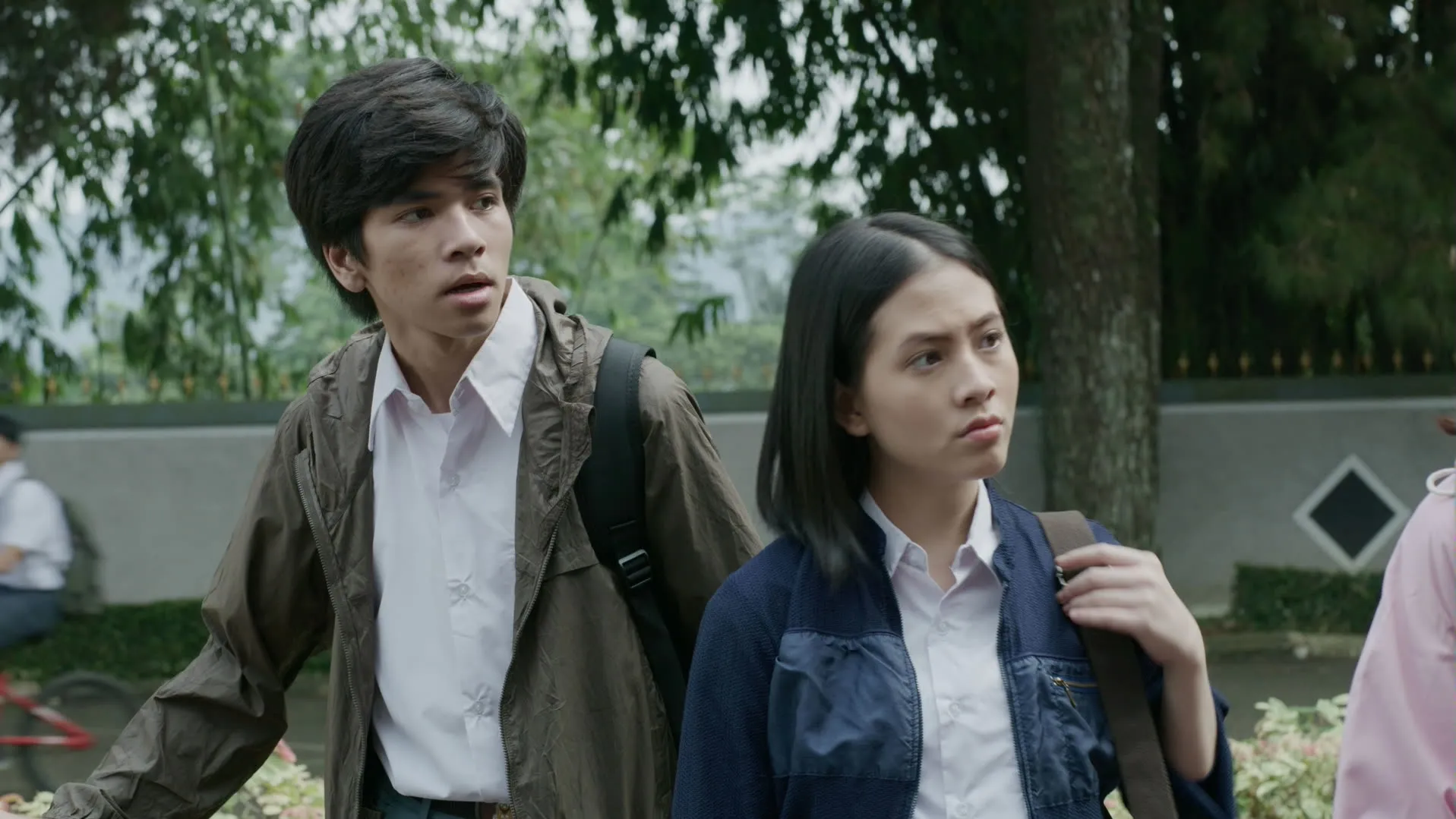 thumbnail - S1:E1 Friends Forever