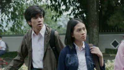 thumbnail - S1:E1 Friends Forever