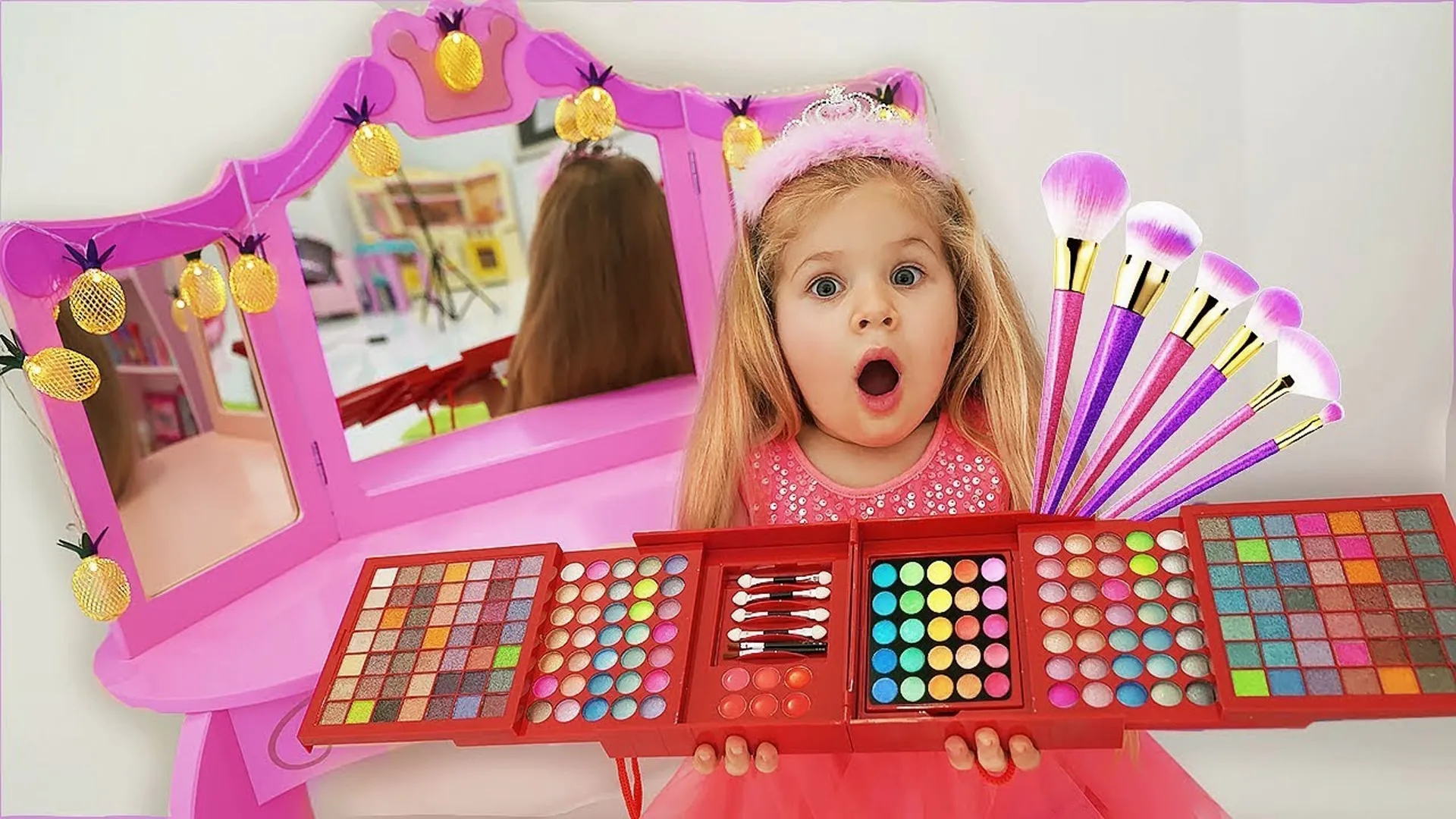 thumbnail - S1:E9 Diana and Roma's Playhouse Pandemonium!