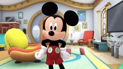 thumbnail - S1:E9 What's in Mickey's Backpack?