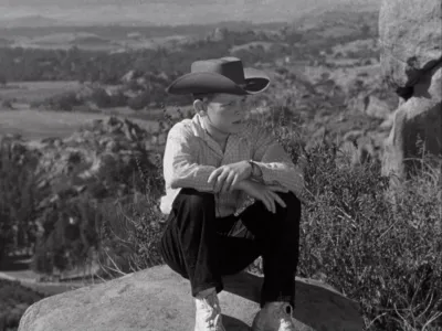 thumbnail - S1:E9 The Chase