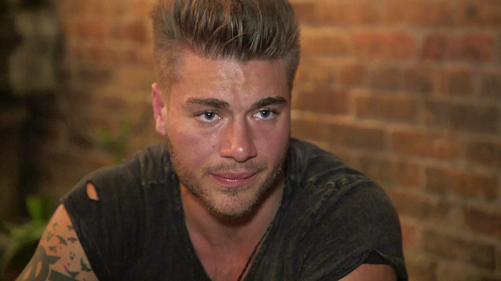 thumbnail - S2:E14 Reservations for Eight