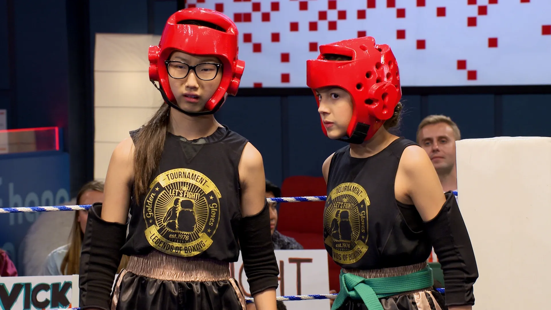 thumbnail - S1:F14 Bizaardvark vs. Vicki „Hitzkopf“ Fuego: Der größte Streit aller Zeiten