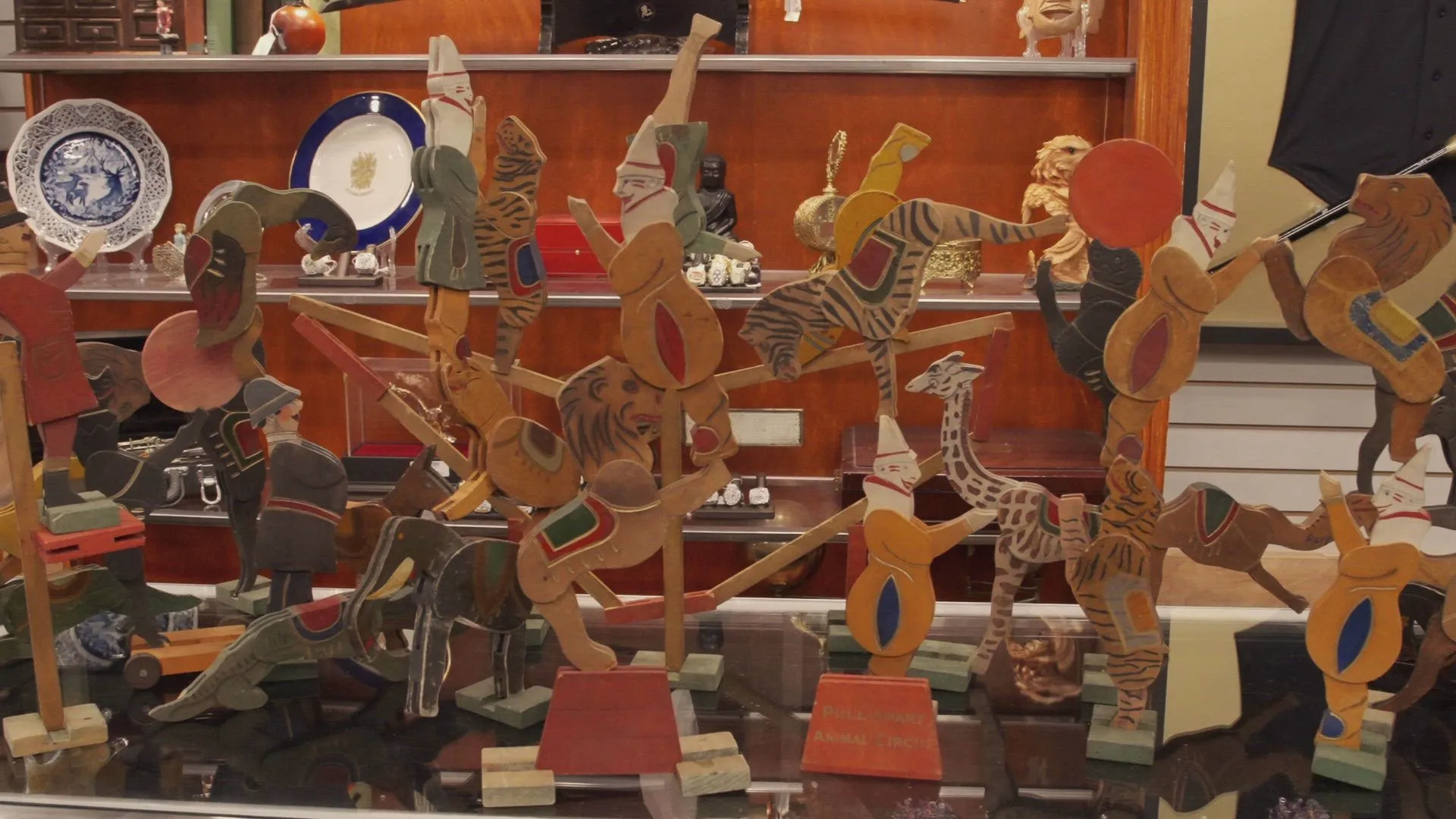 thumbnail - S23:E9 Three Ring Pawn