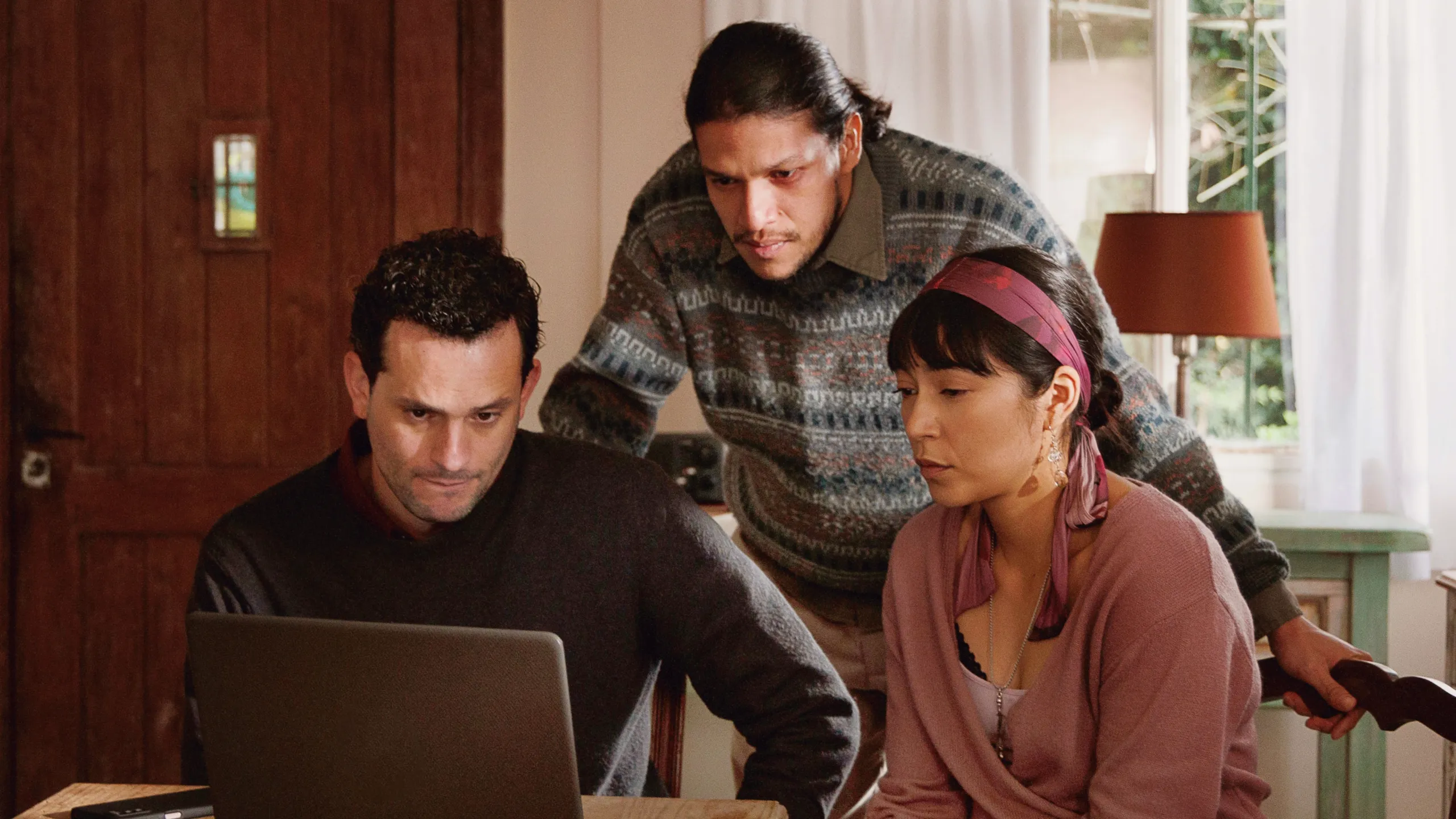 thumbnail - S1:E12 Journalist