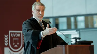 thumbnail - S1:E5 Crimefighters