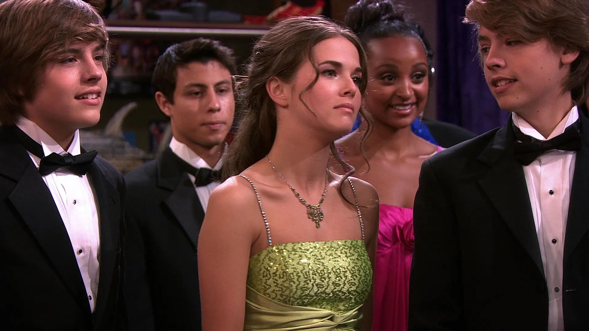 thumbnail - S3:E21 Prom Night