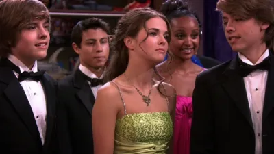 thumbnail - S3:E21 Prom Night