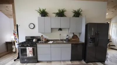 thumbnail - S10:E8 A Jen in Need