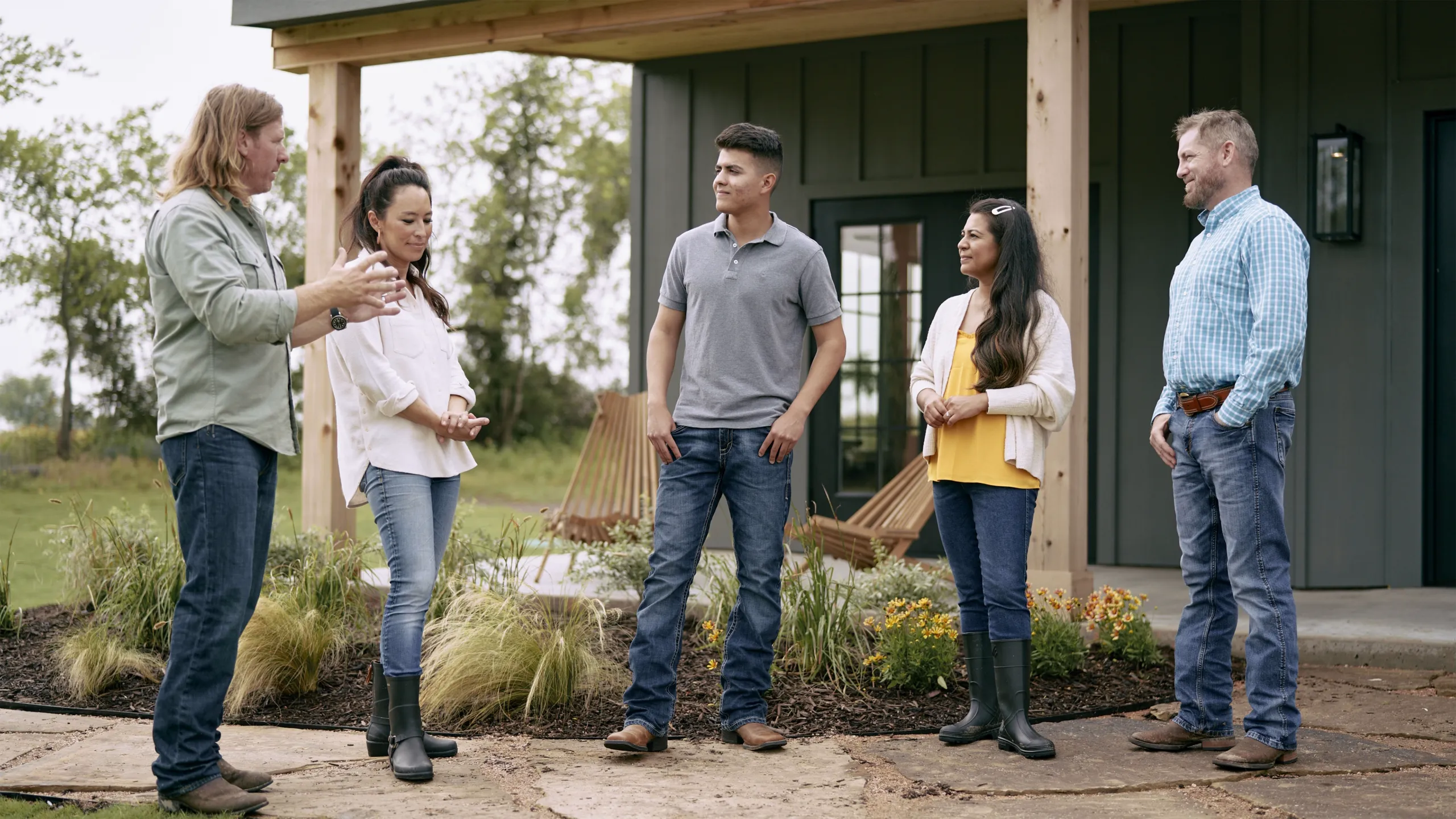 thumbnail - S1:E8 From Scrappy Barn to Modern Charm