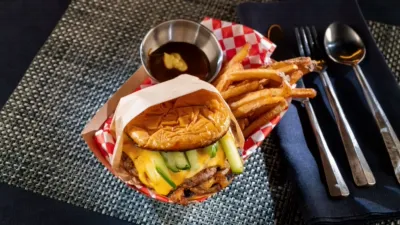 thumbnail - S6:E5 The Super 16 Stand Tall