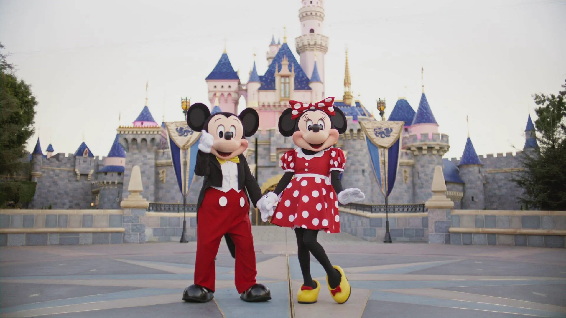 thumbnail - S1:E6 The Marvelous World of Disney