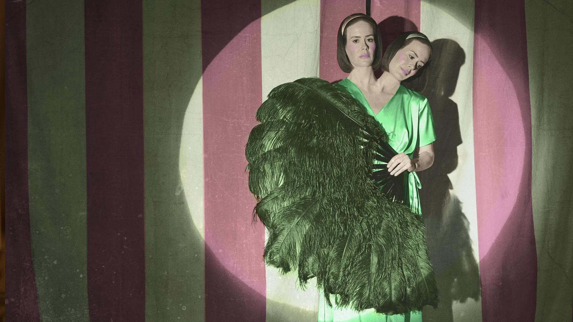 thumbnail - S4:E13 Freak Show: Curtain Call