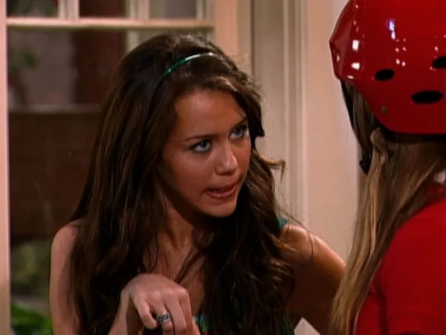 thumbnail - S2:E19 Lilly's Mom Has Got It Goin' On
