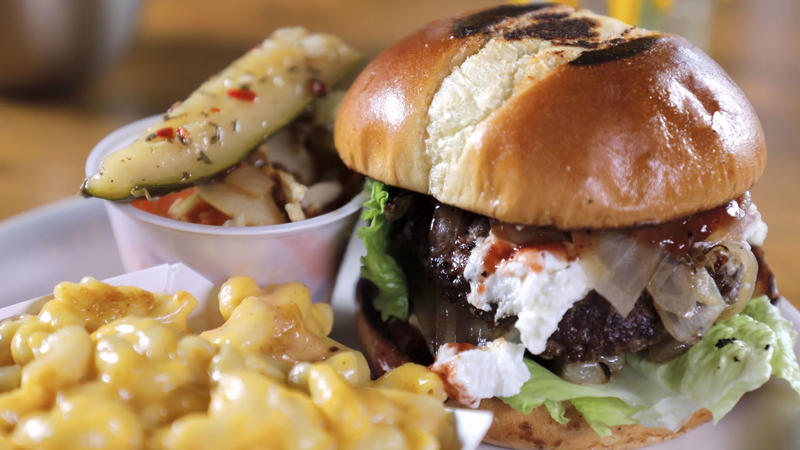 thumbnail - S42:E10 Triple D Nation: Out of Bounds Burgers