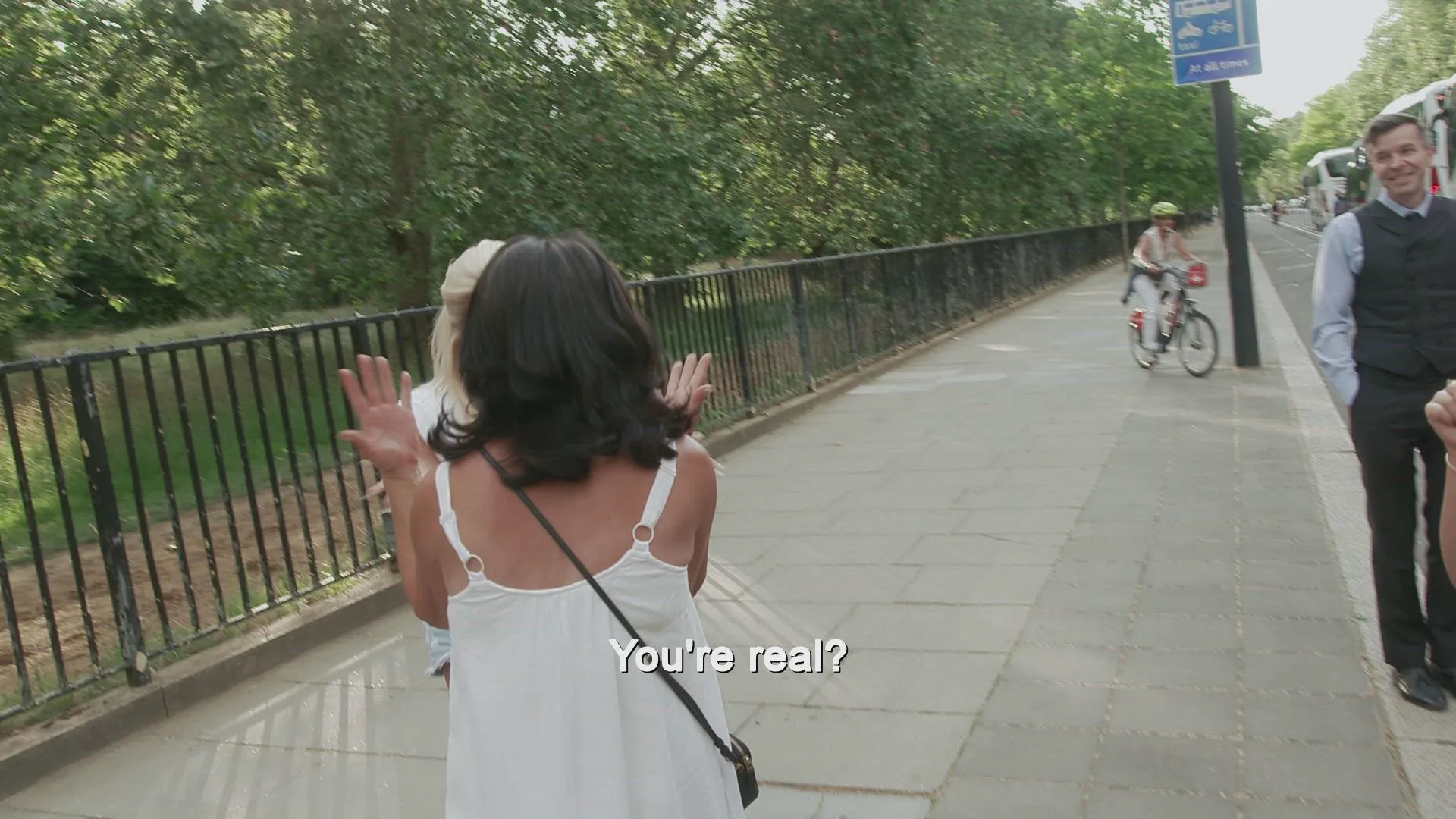 thumbnail - S1:E6 Hello, London!