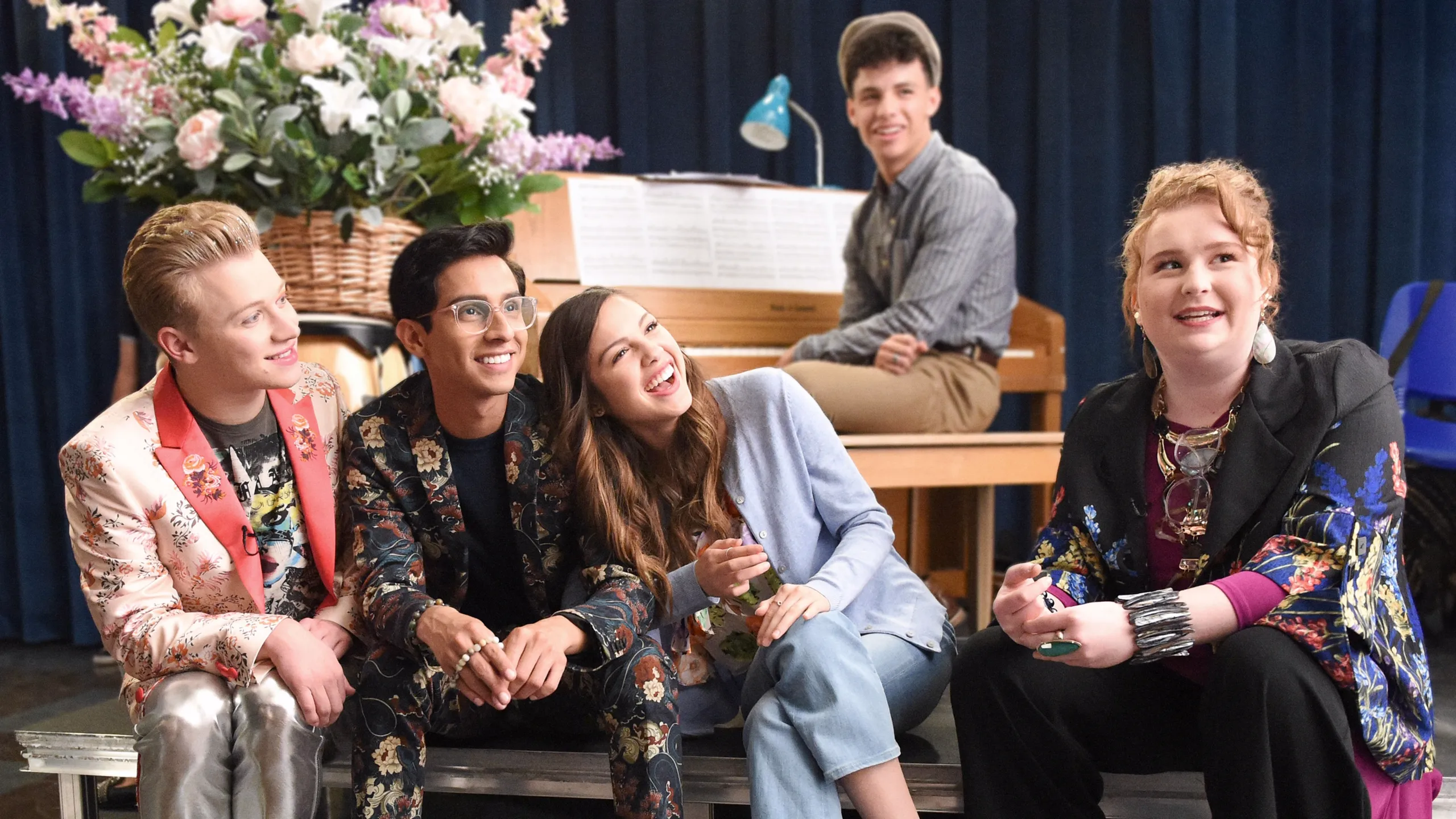 thumbnail - S1:E9 Opening Night: The Sing-Along