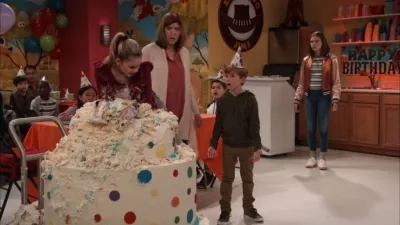 thumbnail - S2:E7 Would You Wrather Be Caught In The Middle?