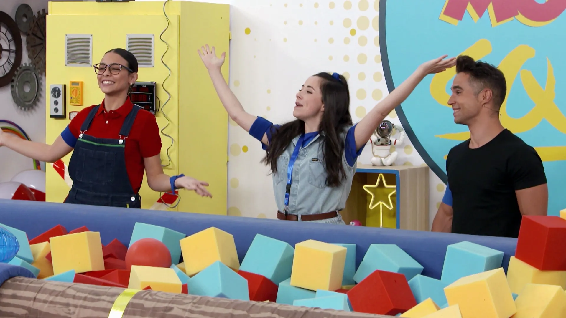 thumbnail - S1:E5 Mickey mouse squad: la batalla por el boton del zasca 105- modo deporte