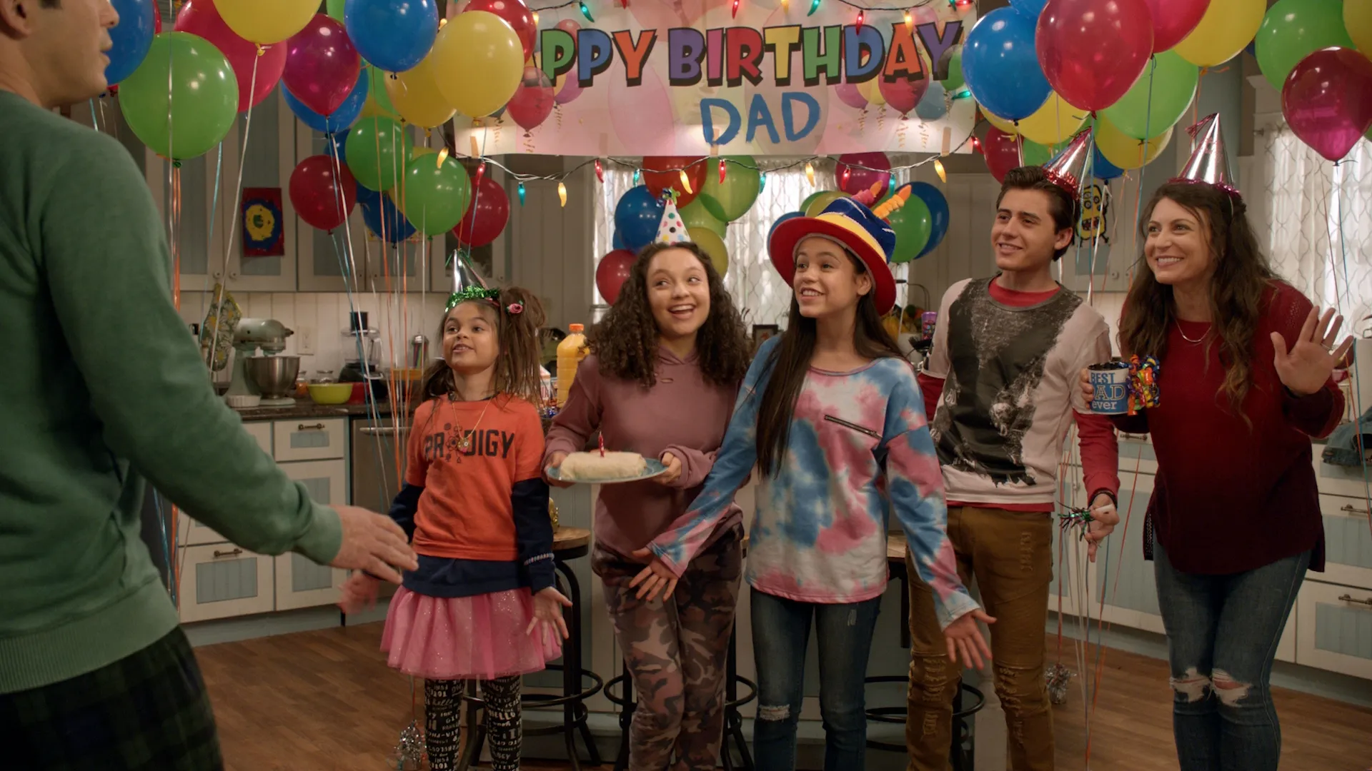thumbnail - S3:E19 Stuck in Dad's Birthday