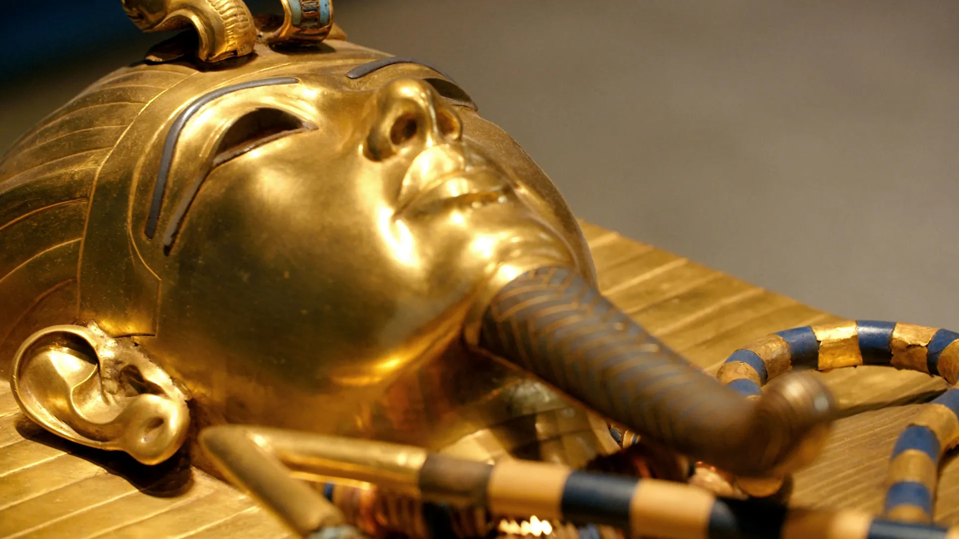 thumbnail - S3:E8 Tutankhamun's Unsolved Secrets