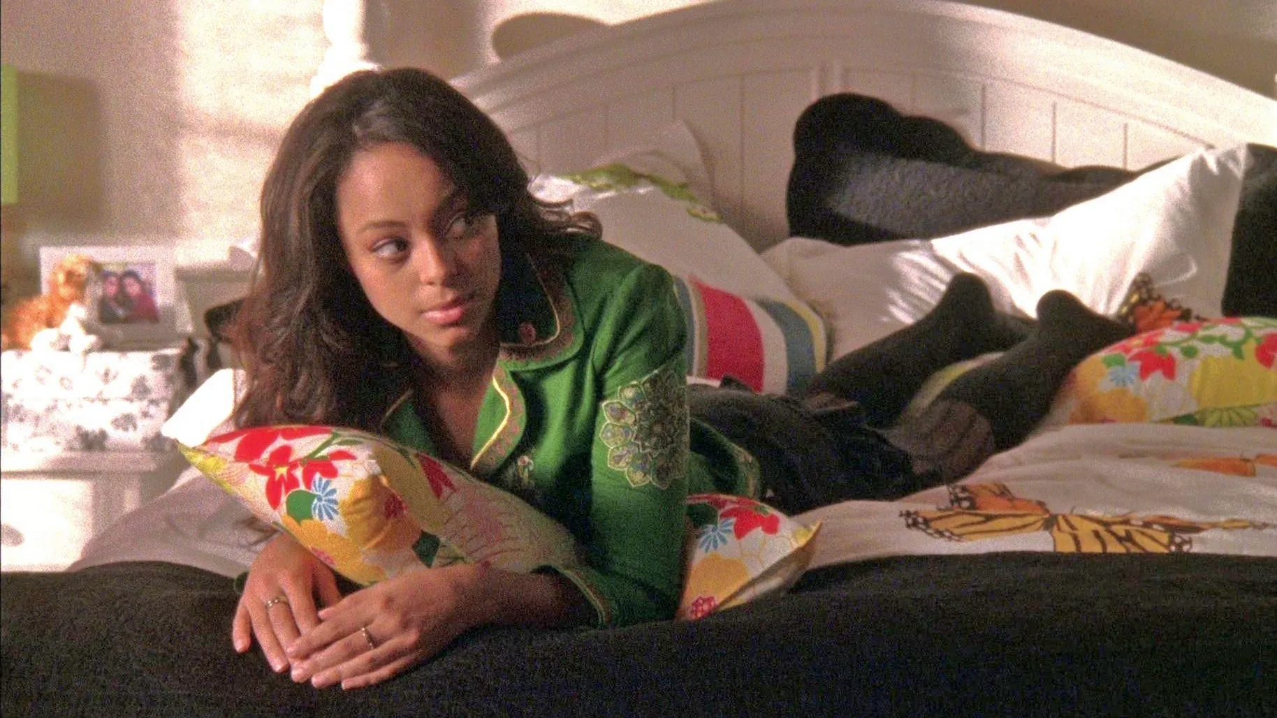 thumbnail - S1:E10 Black, White and Read All Over
