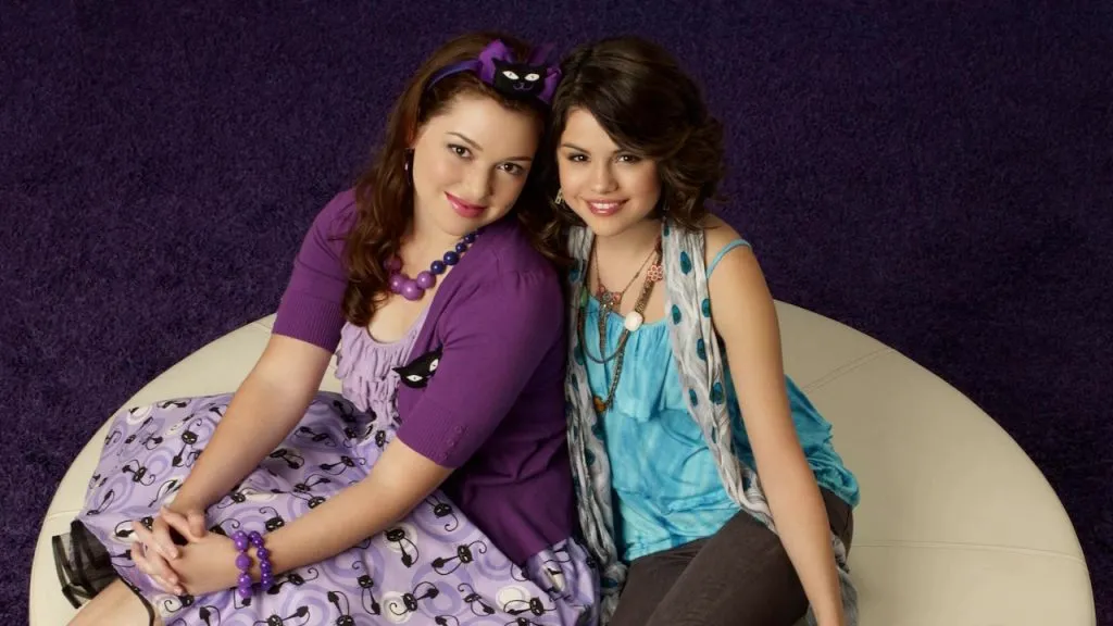 An image from the 2000s Disney show, Wizards of Waverly Place.