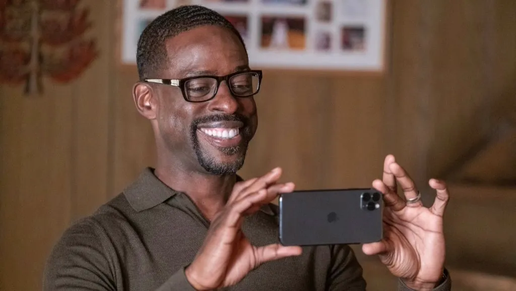 A still image of Sterling K. Brown as Randall Pearson in This Is Us.