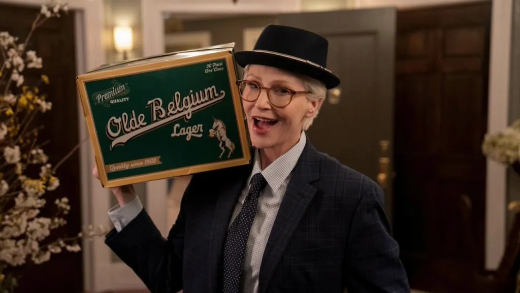 A still image of Jane Lynch as Sazz Pataki in Only Murders in the Building.