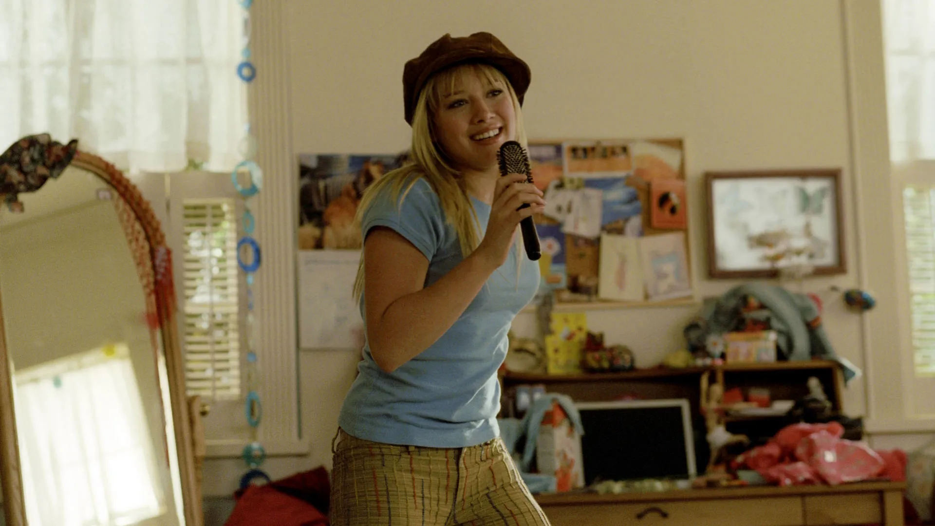Hilary Duff as Lizzie McGuire in The Lizzie McGuire Movie.