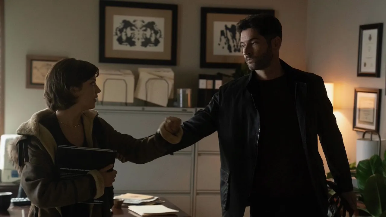 Catherine Missal as Bree, and Tom Ellis as Oliver, in Tell Me Lies Season 3.