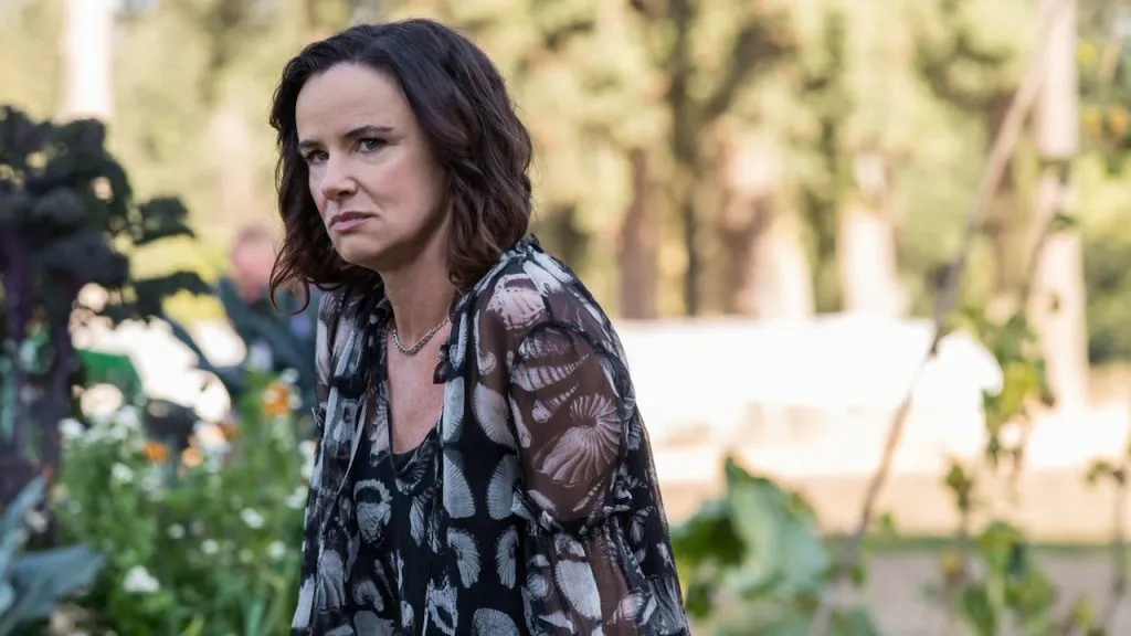 A still image of Juliette Lewis as Natalie Scatorccio in Yellowjackets.