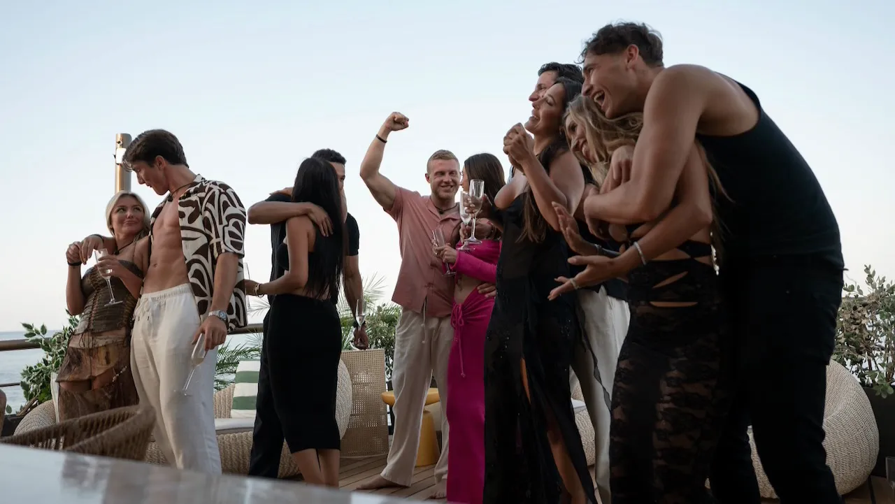 A still image from Love Overboard, a reality TV show on Hulu.